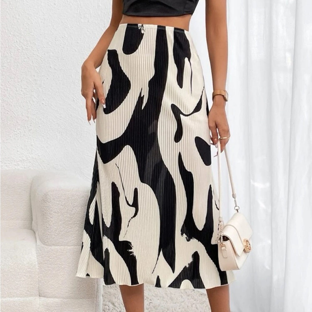 Black and white print plisse skirt - Picture 3 of 4